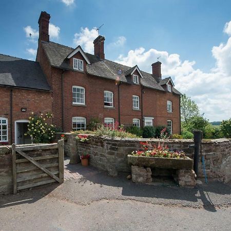 Moreton Hall Farm Bed and Breakfast Newport  Exteriör bild