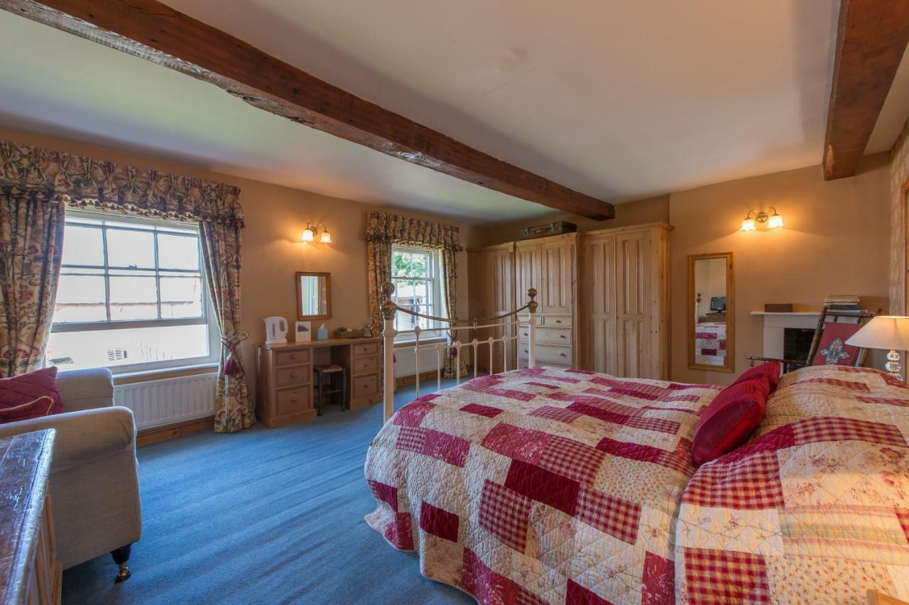 Moreton Hall Farm Bed and Breakfast Newport  Exteriör bild