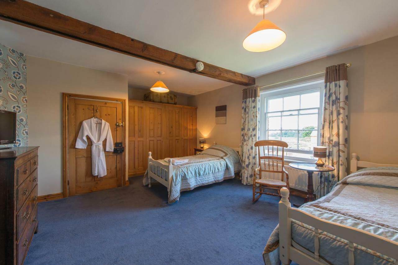 Moreton Hall Farm Bed and Breakfast Newport  Exteriör bild