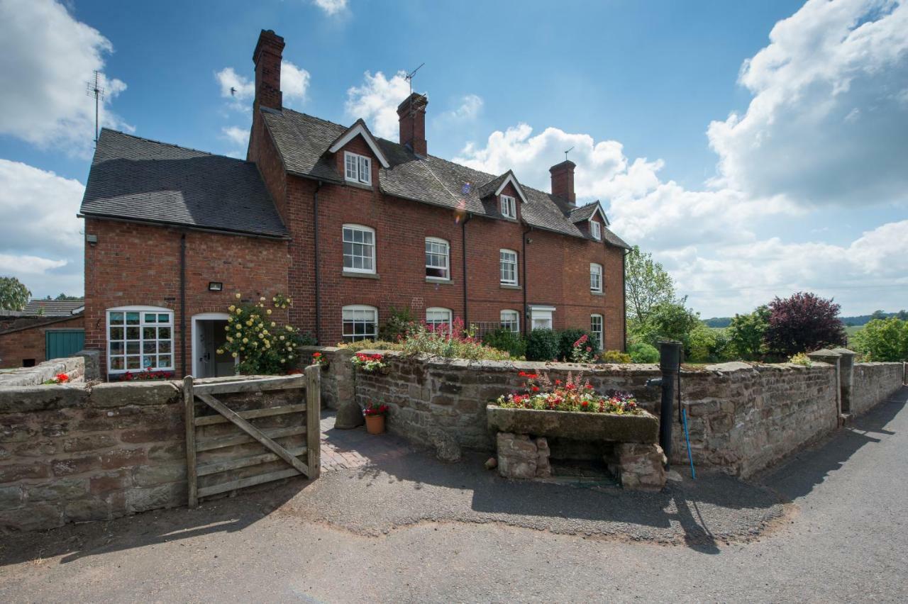 Moreton Hall Farm Bed and Breakfast Newport  Exteriör bild