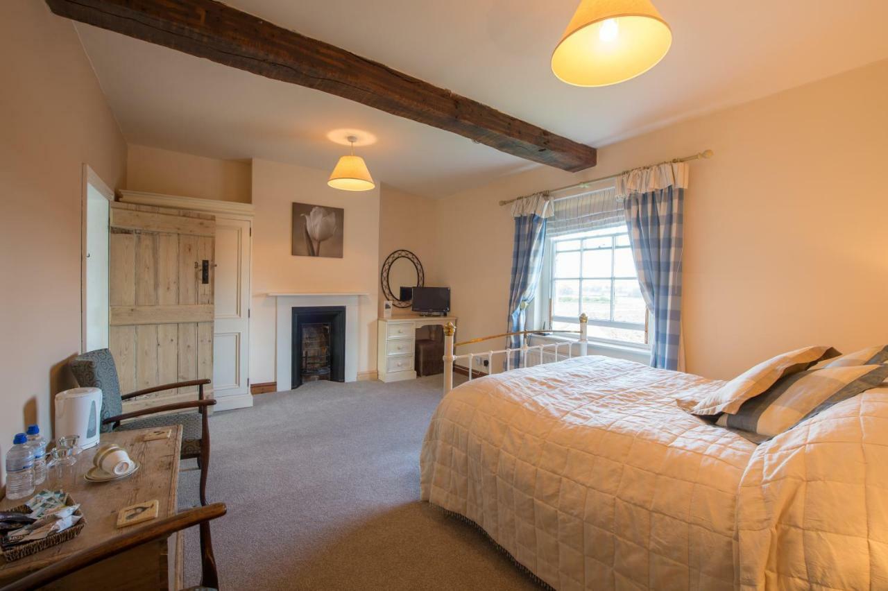 Moreton Hall Farm Bed and Breakfast Newport  Exteriör bild