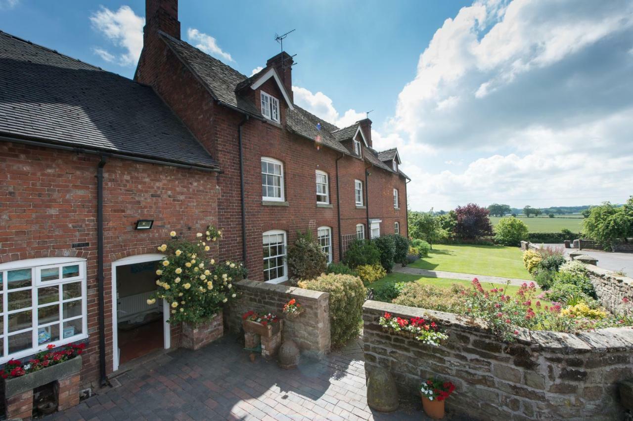 Moreton Hall Farm Bed and Breakfast Newport  Exteriör bild