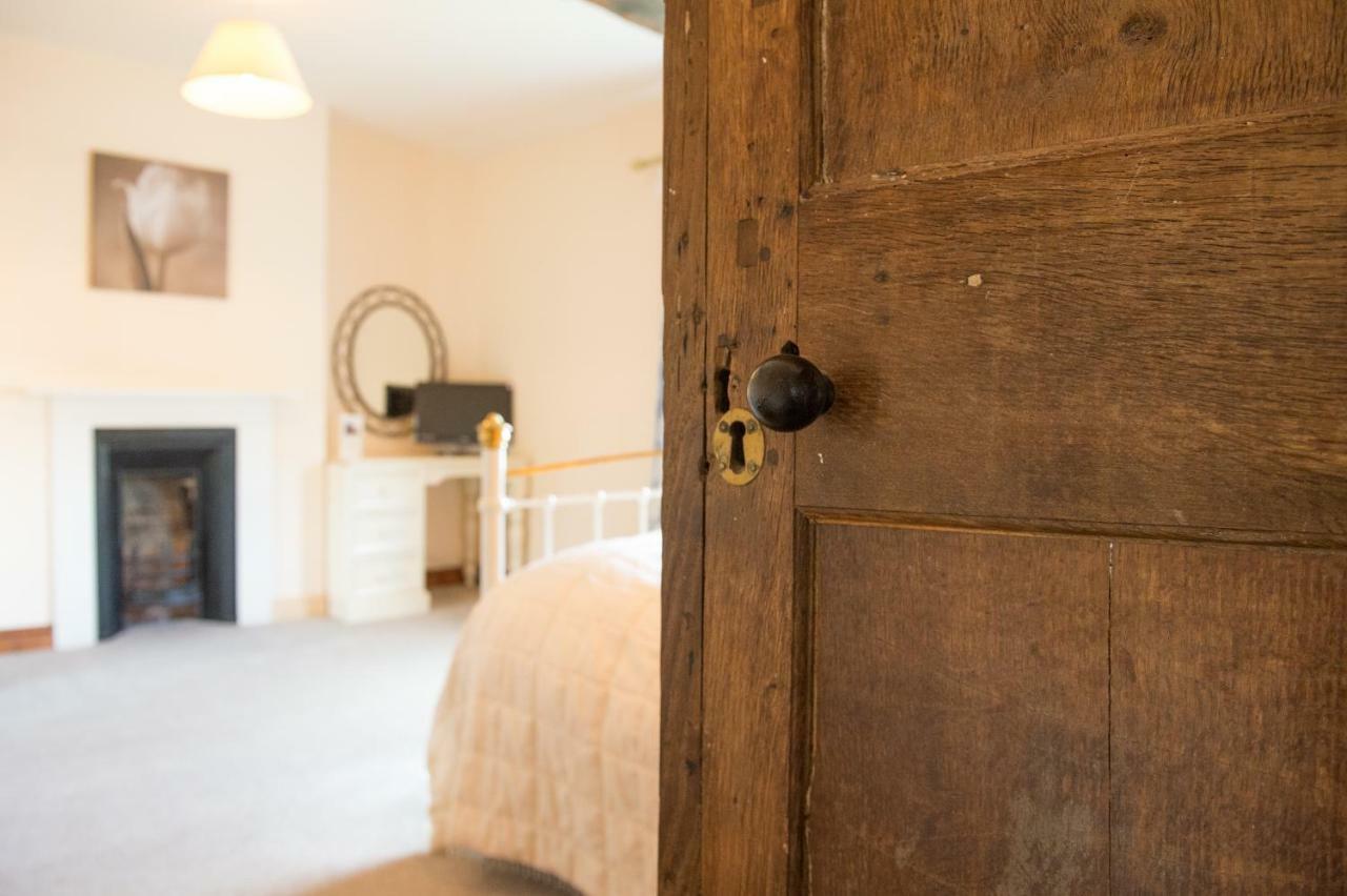 Moreton Hall Farm Bed and Breakfast Newport  Exteriör bild